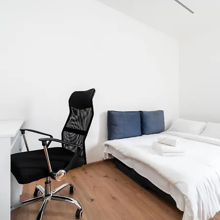 Pomorska 3-bedroom By Bookinghost