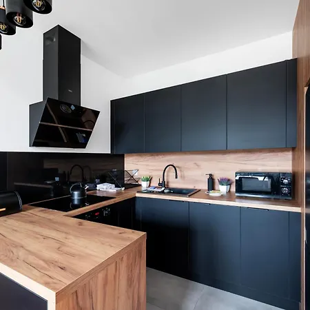 Pomorska 3-bedroom By Bookinghost *