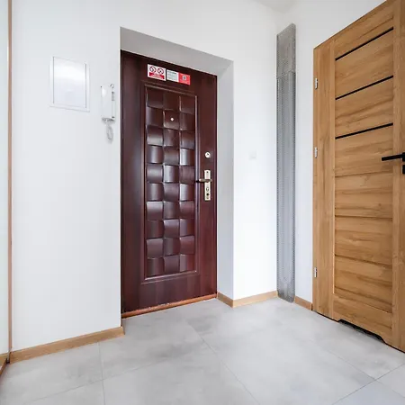 Pomorska 3-bedroom By Bookinghost