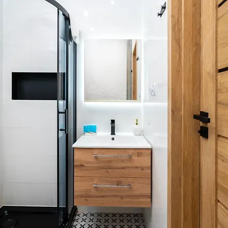 Pomorska 3-bedroom By Bookinghost